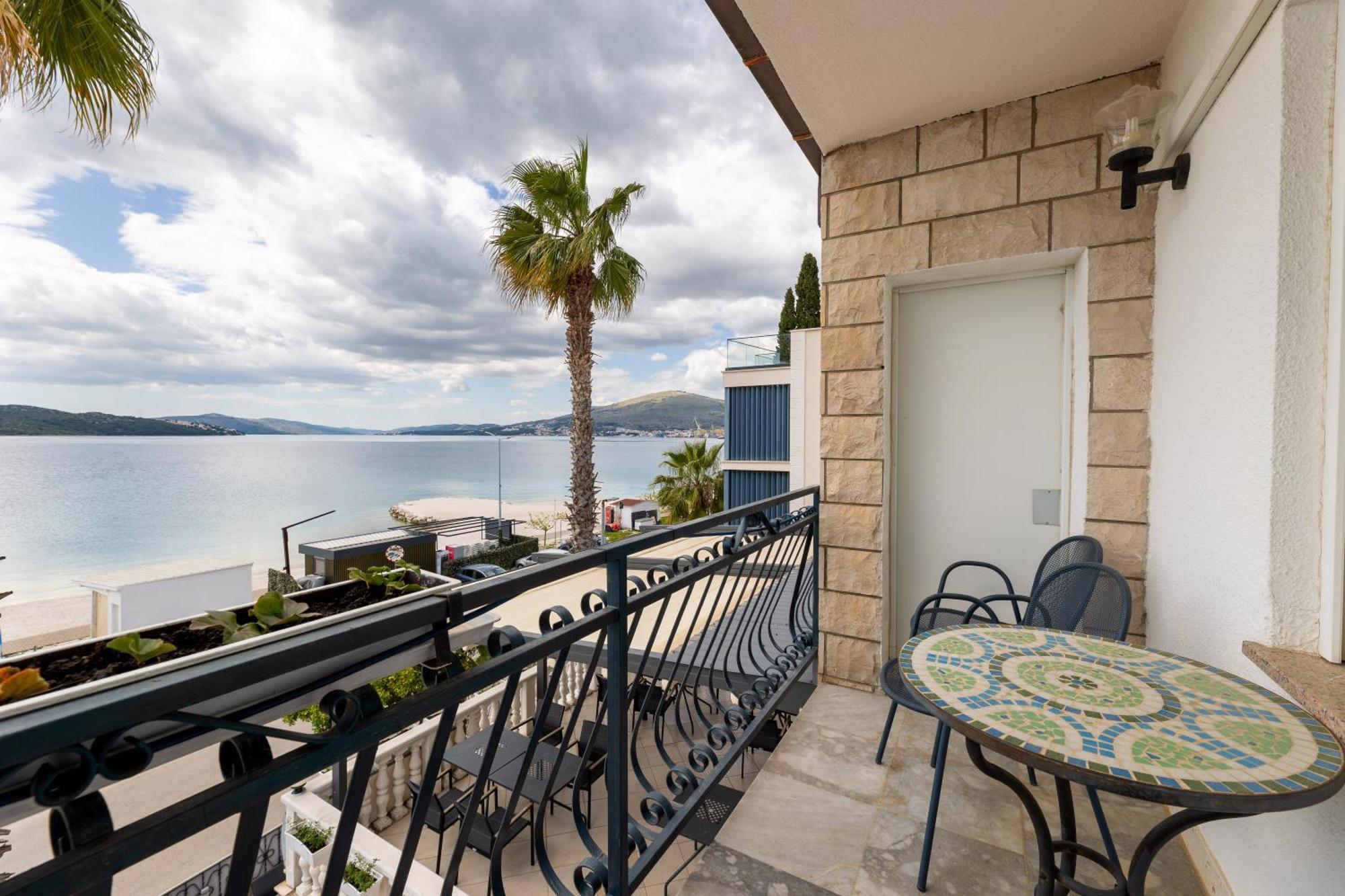 Villa Okruk-10 Meters Away From The Beach Округ Горни Екстериор снимка